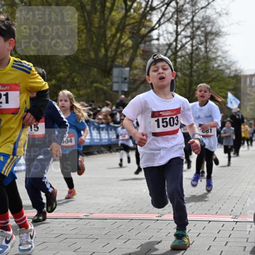 12.04.2026 - 45. Internationalen Wilhelmsburger Insellauf J. Mangold http://msf.ph/oto/9520869 12.04.2026 14:10:01 Ziel 720, 719, 907, 158, 268, 543, 721, 1503, 736, 715, 6, 1504, 412, 681, 640, 248, 441, 723, 119, 186 meine-sportfotos.de