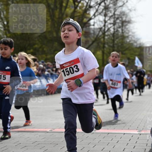 12.04.2026 - 45. Internationalen Wilhelmsburger Insellauf J. Mangold http://msf.ph/oto/9520872 12.04.2026 14:10:02 Ziel 907, 158, 268, 543, 721, 1503, 736, 715, 6, 1504, 412, 681, 640, 248, 441, 723, 119, 186, 224 meine-sportfotos.de