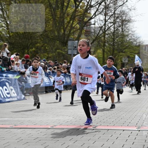 12.04.2026 - 45. Internationalen Wilhelmsburger Insellauf J. Mangold http://msf.ph/oto/9520875 12.04.2026 14:10:02 Ziel 907, 158, 268, 543, 721, 1503, 736, 715, 6, 1504, 412, 681, 640, 248, 441, 723, 119, 186, 224 meine-sportfotos.de