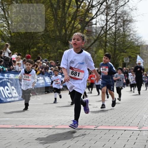 12.04.2026 - 45. Internationalen Wilhelmsburger Insellauf J. Mangold http://msf.ph/oto/9520877 12.04.2026 14:10:03 Ziel 907, 158, 268, 543, 721, 1503, 736, 715, 6, 1504, 412, 681, 640, 248, 441, 723, 119, 186, 224, 745 meine-sportfotos.de