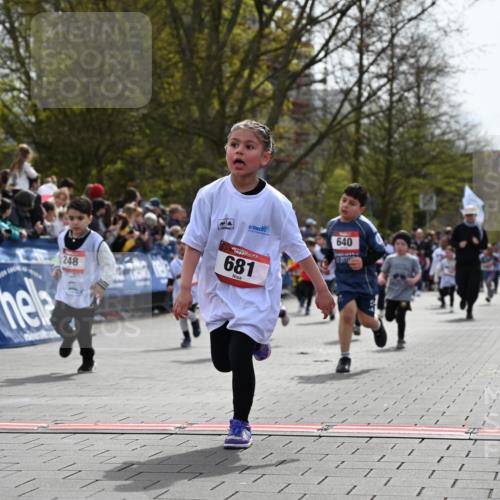 12.04.2026 - 45. Internationalen Wilhelmsburger Insellauf J. Mangold http://msf.ph/oto/9520878 12.04.2026 14:10:03 Ziel 907, 158, 268, 543, 721, 1503, 736, 715, 6, 1504, 412, 681, 640, 248, 441, 723, 119, 186, 224, 745 meine-sportfotos.de