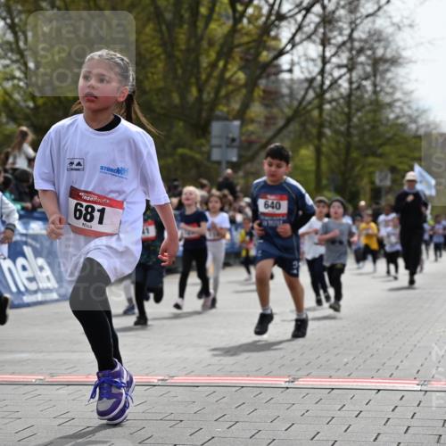 12.04.2026 - 45. Internationalen Wilhelmsburger Insellauf J. Mangold http://msf.ph/oto/9520884 12.04.2026 14:10:03 Ziel 907, 158, 268, 543, 721, 1503, 736, 715, 6, 1504, 412, 681, 640, 248, 441, 723, 119, 186, 224, 745 meine-sportfotos.de