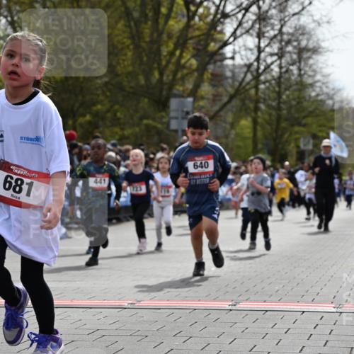 12.04.2026 - 45. Internationalen Wilhelmsburger Insellauf J. Mangold http://msf.ph/oto/9520887 12.04.2026 14:10:03 Ziel 907, 158, 268, 543, 721, 1503, 736, 715, 6, 1504, 412, 681, 640, 248, 441, 723, 119, 186, 224, 745 meine-sportfotos.de