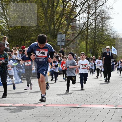 12.04.2026 - 45. Internationalen Wilhelmsburger Insellauf J. Mangold http://msf.ph/oto/9520890 12.04.2026 14:10:04 Ziel 543, 721, 1503, 736, 715, 6, 1504, 412, 681, 640, 248, 441, 723, 119, 186, 224, 745, 207, 920, 770, 182, 19 meine-sportfotos.de