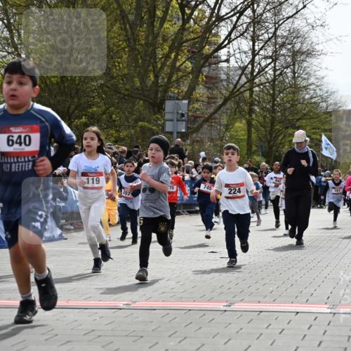 12.04.2026 - 45. Internationalen Wilhelmsburger Insellauf J. Mangold http://msf.ph/oto/9520897 12.04.2026 14:10:05 Ziel 1503, 736, 715, 6, 1504, 412, 681, 640, 248, 441, 723, 119, 186, 224, 745, 207, 920, 770, 182, 19, 913, 181, 529, 942 meine-sportfotos.de