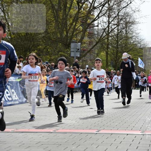 12.04.2026 - 45. Internationalen Wilhelmsburger Insellauf J. Mangold http://msf.ph/oto/9520899 12.04.2026 14:10:05 Ziel 1503, 736, 715, 6, 1504, 412, 681, 640, 248, 441, 723, 119, 186, 224, 745, 207, 920, 770, 182, 19, 913, 181, 529, 942 meine-sportfotos.de