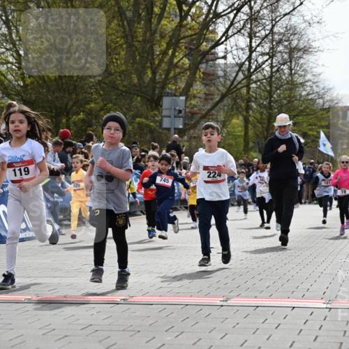 12.04.2026 - 45. Internationalen Wilhelmsburger Insellauf J. Mangold http://msf.ph/oto/9520903 12.04.2026 14:10:05 Ziel 1503, 736, 715, 6, 1504, 412, 681, 640, 248, 441, 723, 119, 186, 224, 745, 207, 920, 770, 182, 19, 913, 181, 529, 942 meine-sportfotos.de