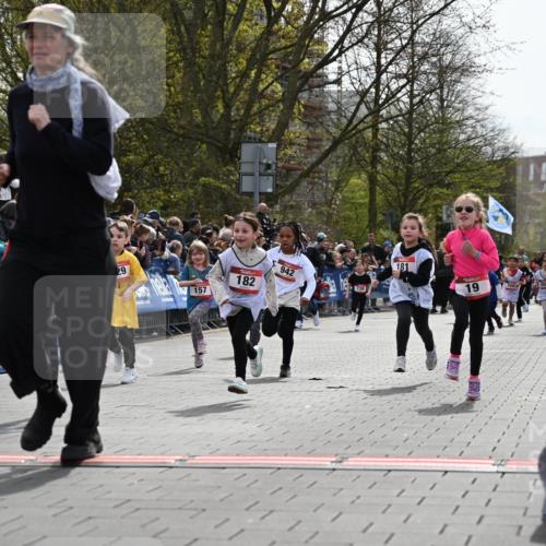 12.04.2026 - 45. Internationalen Wilhelmsburger Insellauf J. Mangold http://msf.ph/oto/9520905 12.04.2026 14:10:07 Ziel 640, 248, 441, 723, 119, 186, 224, 745, 207, 920, 770, 182, 19, 913, 181, 529, 942, 157, 1518, 192 meine-sportfotos.de