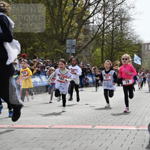 12.04.2026 - 45. Internationalen Wilhelmsburger Insellauf J. Mangold http://msf.ph/oto/9520907 12.04.2026 14:10:08 Ziel 640, 248, 441, 723, 119, 186, 224, 745, 207, 920, 770, 182, 19, 913, 181, 529, 942, 157, 1518, 192 meine-sportfotos.de