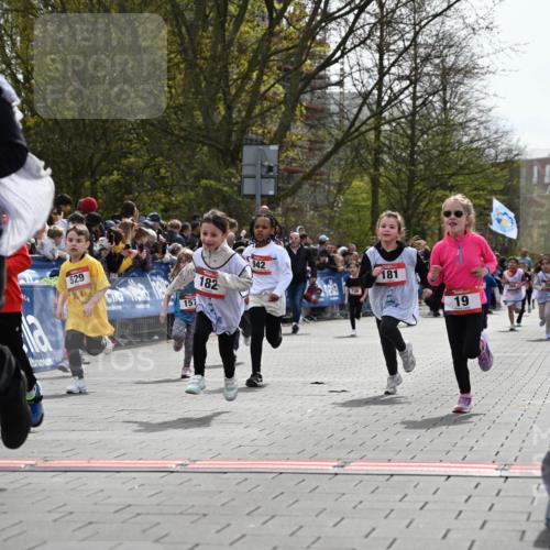 12.04.2026 - 45. Internationalen Wilhelmsburger Insellauf J. Mangold http://msf.ph/oto/9520908 12.04.2026 14:10:08 Ziel 640, 248, 441, 723, 119, 186, 224, 745, 207, 920, 770, 182, 19, 913, 181, 529, 942, 157, 1518, 192 meine-sportfotos.de
