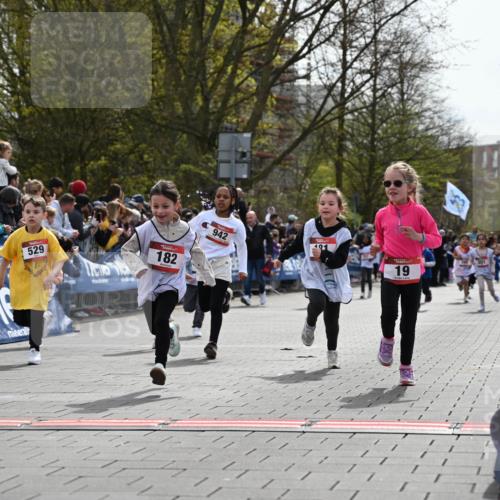 12.04.2026 - 45. Internationalen Wilhelmsburger Insellauf J. Mangold http://msf.ph/oto/9520912 12.04.2026 14:10:08 Ziel 640, 248, 441, 723, 119, 186, 224, 745, 207, 920, 770, 182, 19, 913, 181, 529, 942, 157, 1518, 192 meine-sportfotos.de