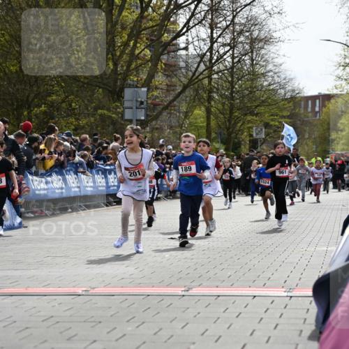 12.04.2026 - 45. Internationalen Wilhelmsburger Insellauf J. Mangold http://msf.ph/oto/9520925 12.04.2026 14:10:13 Ziel 913, 181, 529, 942, 157, 1518, 192, 946, 738, 201, 189, 269, 1524, 961, 938, 198, 932, 639 meine-sportfotos.de