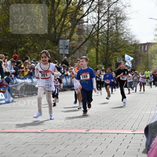 12.04.2026 - 45. Internationalen Wilhelmsburger Insellauf J. Mangold http://msf.ph/oto/9520933 12.04.2026 14:10:14 Ziel 157, 1518, 192, 946, 738, 201, 189, 269, 1524, 961, 938, 198, 932, 639 meine-sportfotos.de