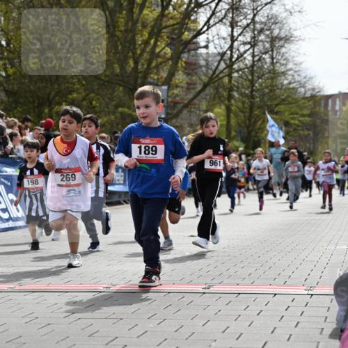 12.04.2026 - 45. Internationalen Wilhelmsburger Insellauf J. Mangold http://msf.ph/oto/9520948 12.04.2026 14:10:15 Ziel 192, 946, 738, 201, 189, 269, 1524, 961, 938, 198, 932, 639, 205, 153, 48 meine-sportfotos.de