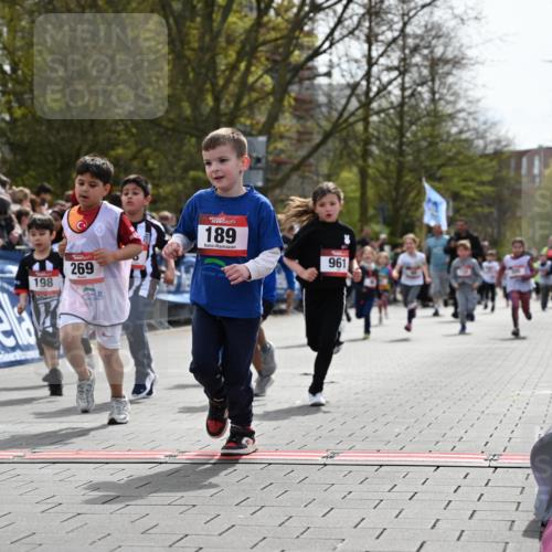 12.04.2026 - 45. Internationalen Wilhelmsburger Insellauf J. Mangold http://msf.ph/oto/9520949 12.04.2026 14:10:15 Ziel 192, 946, 738, 201, 189, 269, 1524, 961, 938, 198, 932, 639, 205, 153, 48 meine-sportfotos.de