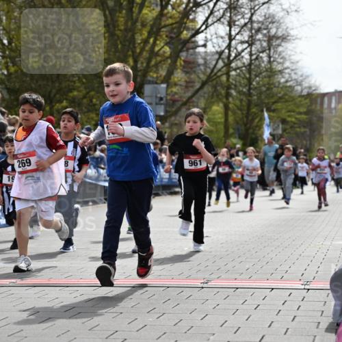 12.04.2026 - 45. Internationalen Wilhelmsburger Insellauf J. Mangold http://msf.ph/oto/9520951 12.04.2026 14:10:15 Ziel 192, 946, 738, 201, 189, 269, 1524, 961, 938, 198, 932, 639, 205, 153, 48 meine-sportfotos.de
