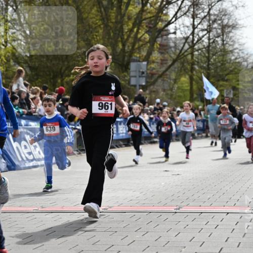 12.04.2026 - 45. Internationalen Wilhelmsburger Insellauf J. Mangold http://msf.ph/oto/9520955 12.04.2026 14:10:16 Ziel 946, 738, 201, 189, 269, 1524, 961, 938, 198, 932, 639, 205, 153, 48, 86, 132, 417 meine-sportfotos.de