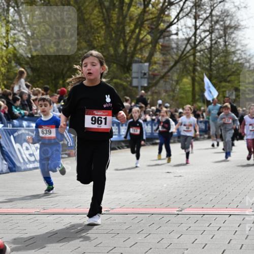 12.04.2026 - 45. Internationalen Wilhelmsburger Insellauf J. Mangold http://msf.ph/oto/9520956 12.04.2026 14:10:17 Ziel 946, 738, 201, 189, 269, 1524, 961, 938, 198, 932, 639, 205, 153, 48, 86, 132, 417 meine-sportfotos.de