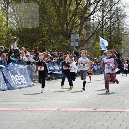 12.04.2026 - 45. Internationalen Wilhelmsburger Insellauf J. Mangold http://msf.ph/oto/9520960 12.04.2026 14:10:18 Ziel 946, 738, 201, 189, 269, 1524, 961, 938, 198, 932, 639, 205, 153, 48, 86, 132, 417 meine-sportfotos.de