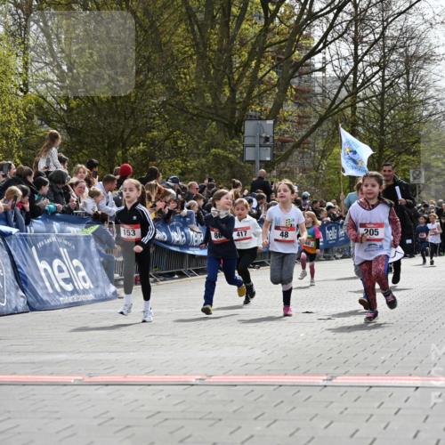 12.04.2026 - 45. Internationalen Wilhelmsburger Insellauf J. Mangold http://msf.ph/oto/9520961 12.04.2026 14:10:18 Ziel 946, 738, 201, 189, 269, 1524, 961, 938, 198, 932, 639, 205, 153, 48, 86, 132, 417 meine-sportfotos.de