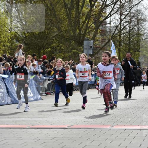 12.04.2026 - 45. Internationalen Wilhelmsburger Insellauf J. Mangold http://msf.ph/oto/9520965 12.04.2026 14:10:18 Ziel 946, 738, 201, 189, 269, 1524, 961, 938, 198, 932, 639, 205, 153, 48, 86, 132, 417 meine-sportfotos.de