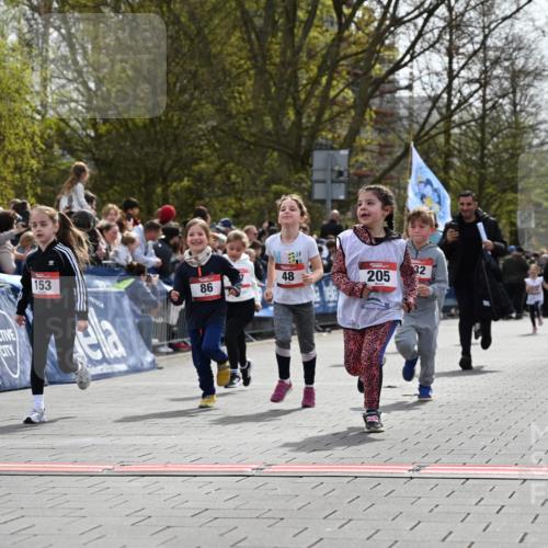 12.04.2026 - 45. Internationalen Wilhelmsburger Insellauf J. Mangold http://msf.ph/oto/9520967 12.04.2026 14:10:19 Ziel 189, 269, 1524, 961, 938, 198, 932, 639, 205, 153, 48, 86, 132, 417, 60 meine-sportfotos.de