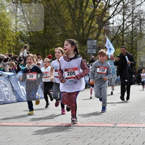 12.04.2026 - 45. Internationalen Wilhelmsburger Insellauf J. Mangold http://msf.ph/oto/9520974 12.04.2026 14:10:19 Ziel 189, 269, 1524, 961, 938, 198, 932, 639, 205, 153, 48, 86, 132, 417, 60 meine-sportfotos.de
