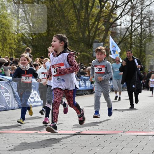 12.04.2026 - 45. Internationalen Wilhelmsburger Insellauf J. Mangold http://msf.ph/oto/9520976 12.04.2026 14:10:19 Ziel 189, 269, 1524, 961, 938, 198, 932, 639, 205, 153, 48, 86, 132, 417, 60 meine-sportfotos.de