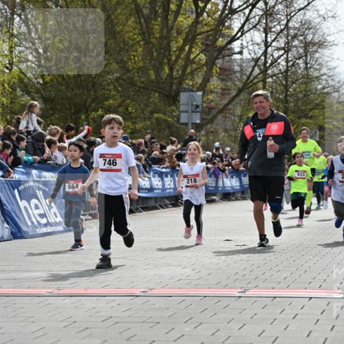 12.04.2026 - 45. Internationalen Wilhelmsburger Insellauf J. Mangold http://msf.ph/oto/9520983 12.04.2026 14:10:23 Ziel 205, 153, 48, 86, 132, 417, 60, 746, 664, 218, 203, 633 meine-sportfotos.de