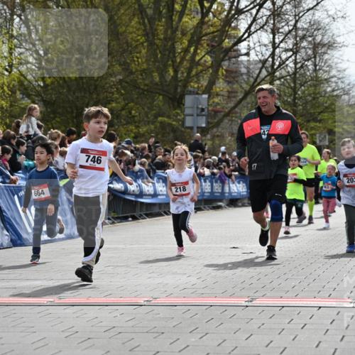 12.04.2026 - 45. Internationalen Wilhelmsburger Insellauf J. Mangold http://msf.ph/oto/9520986 12.04.2026 14:10:24 Ziel 86, 132, 417, 60, 746, 664, 218, 203, 633, 963 meine-sportfotos.de
