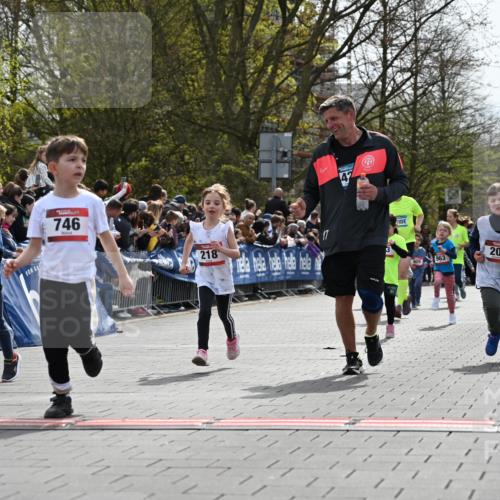12.04.2026 - 45. Internationalen Wilhelmsburger Insellauf J. Mangold http://msf.ph/oto/9520991 12.04.2026 14:10:24 Ziel 86, 132, 417, 60, 746, 664, 218, 203, 633, 963 meine-sportfotos.de