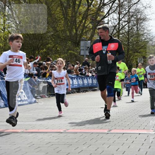 12.04.2026 - 45. Internationalen Wilhelmsburger Insellauf J. Mangold http://msf.ph/oto/9520993 12.04.2026 14:10:24 Ziel 86, 132, 417, 60, 746, 664, 218, 203, 633, 963 meine-sportfotos.de