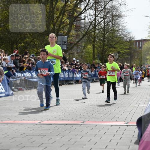 12.04.2026 - 45. Internationalen Wilhelmsburger Insellauf J. Mangold http://msf.ph/oto/9520997 12.04.2026 14:10:29 Ziel 218, 203, 633, 963, 1513, 909, 708, 615, 184, 187 meine-sportfotos.de