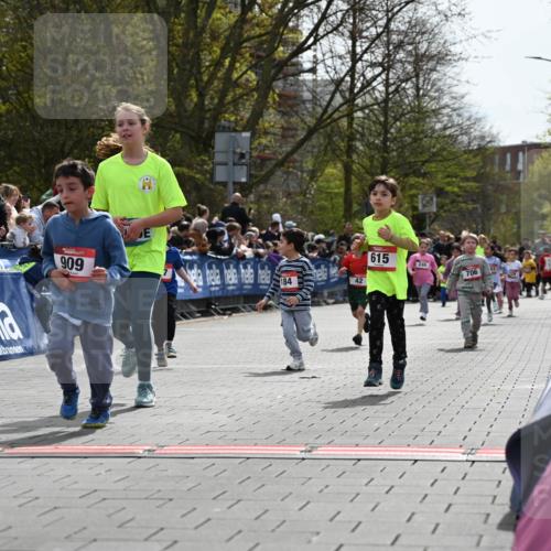 12.04.2026 - 45. Internationalen Wilhelmsburger Insellauf J. Mangold http://msf.ph/oto/9521004 12.04.2026 14:10:30 Ziel 633, 963, 1513, 909, 708, 615, 184, 187, 42, 706, 246 meine-sportfotos.de