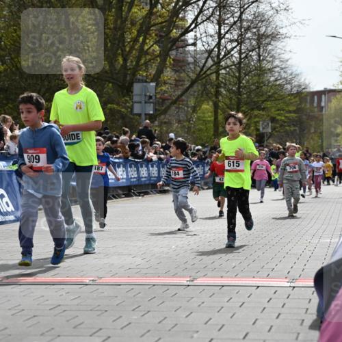 12.04.2026 - 45. Internationalen Wilhelmsburger Insellauf J. Mangold http://msf.ph/oto/9521005 12.04.2026 14:10:30 Ziel 633, 963, 1513, 909, 708, 615, 184, 187, 42, 706, 246 meine-sportfotos.de
