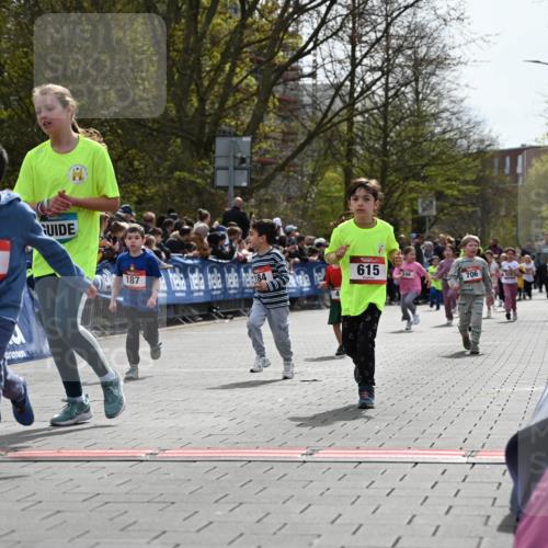 12.04.2026 - 45. Internationalen Wilhelmsburger Insellauf J. Mangold http://msf.ph/oto/9521009 12.04.2026 14:10:30 Ziel 633, 963, 1513, 909, 708, 615, 184, 187, 42, 706, 246 meine-sportfotos.de