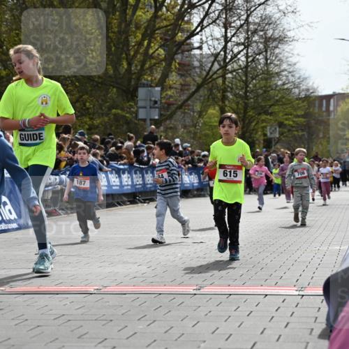 12.04.2026 - 45. Internationalen Wilhelmsburger Insellauf J. Mangold http://msf.ph/oto/9521010 12.04.2026 14:10:30 Ziel 633, 963, 1513, 909, 708, 615, 184, 187, 42, 706, 246 meine-sportfotos.de