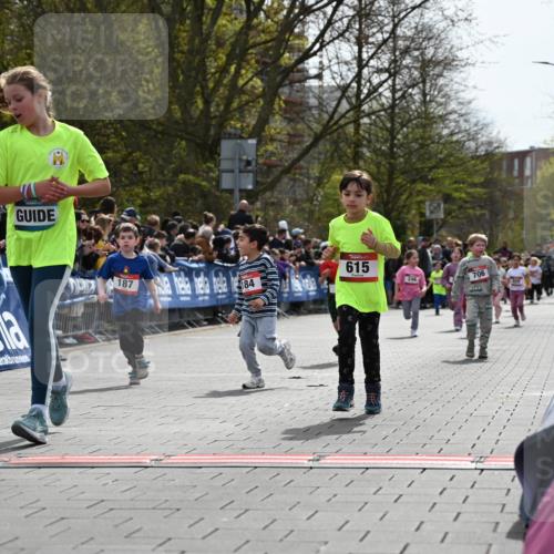 12.04.2026 - 45. Internationalen Wilhelmsburger Insellauf J. Mangold http://msf.ph/oto/9521011 12.04.2026 14:10:30 Ziel 633, 963, 1513, 909, 708, 615, 184, 187, 42, 706, 246 meine-sportfotos.de