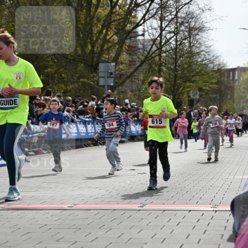 12.04.2026 - 45. Internationalen Wilhelmsburger Insellauf J. Mangold http://msf.ph/oto/9521012 12.04.2026 14:10:30 Ziel 633, 963, 1513, 909, 708, 615, 184, 187, 42, 706, 246 meine-sportfotos.de