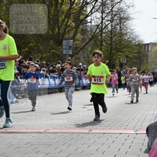 12.04.2026 - 45. Internationalen Wilhelmsburger Insellauf J. Mangold http://msf.ph/oto/9521013 12.04.2026 14:10:31 Ziel 963, 1513, 909, 708, 615, 184, 187, 42, 706, 246, 243 meine-sportfotos.de