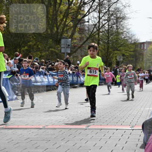 12.04.2026 - 45. Internationalen Wilhelmsburger Insellauf J. Mangold http://msf.ph/oto/9521015 12.04.2026 14:10:31 Ziel 963, 1513, 909, 708, 615, 184, 187, 42, 706, 246, 243 meine-sportfotos.de