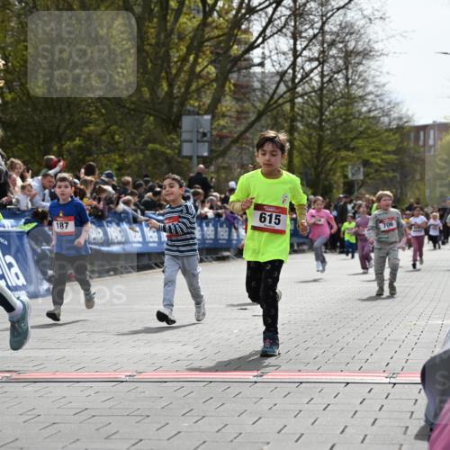 12.04.2026 - 45. Internationalen Wilhelmsburger Insellauf J. Mangold http://msf.ph/oto/9521016 12.04.2026 14:10:31 Ziel 963, 1513, 909, 708, 615, 184, 187, 42, 706, 246, 243 meine-sportfotos.de