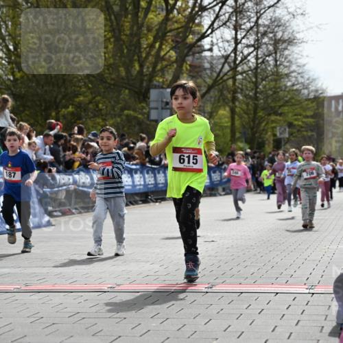 12.04.2026 - 45. Internationalen Wilhelmsburger Insellauf J. Mangold http://msf.ph/oto/9521022 12.04.2026 14:10:31 Ziel 963, 1513, 909, 708, 615, 184, 187, 42, 706, 246, 243 meine-sportfotos.de