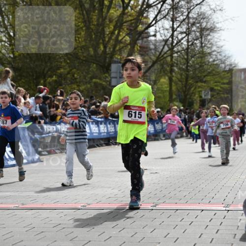 12.04.2026 - 45. Internationalen Wilhelmsburger Insellauf J. Mangold http://msf.ph/oto/9521023 12.04.2026 14:10:31 Ziel 963, 1513, 909, 708, 615, 184, 187, 42, 706, 246, 243 meine-sportfotos.de