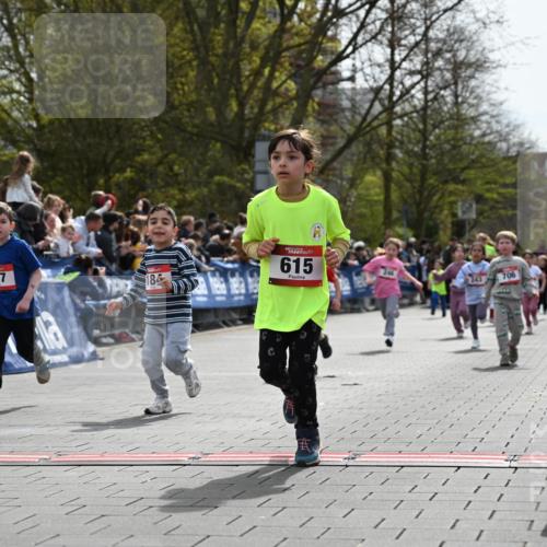 12.04.2026 - 45. Internationalen Wilhelmsburger Insellauf J. Mangold http://msf.ph/oto/9521024 12.04.2026 14:10:31 Ziel 963, 1513, 909, 708, 615, 184, 187, 42, 706, 246, 243 meine-sportfotos.de
