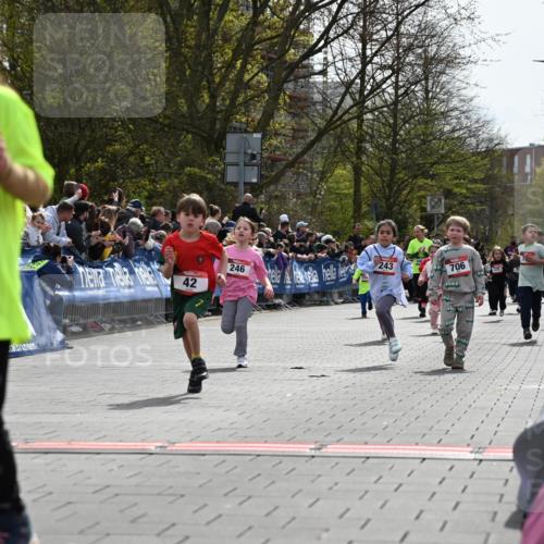 12.04.2026 - 45. Internationalen Wilhelmsburger Insellauf J. Mangold http://msf.ph/oto/9521027 12.04.2026 14:10:33 Ziel 1513, 909, 708, 615, 184, 187, 42, 706, 246, 243, 717, 724, 929 meine-sportfotos.de