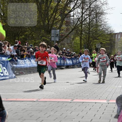12.04.2026 - 45. Internationalen Wilhelmsburger Insellauf J. Mangold http://msf.ph/oto/9521028 12.04.2026 14:10:33 Ziel 1513, 909, 708, 615, 184, 187, 42, 706, 246, 243, 717, 724, 929 meine-sportfotos.de
