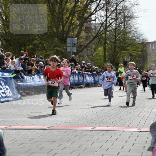 12.04.2026 - 45. Internationalen Wilhelmsburger Insellauf J. Mangold http://msf.ph/oto/9521029 12.04.2026 14:10:33 Ziel 1513, 909, 708, 615, 184, 187, 42, 706, 246, 243, 717, 724, 929 meine-sportfotos.de