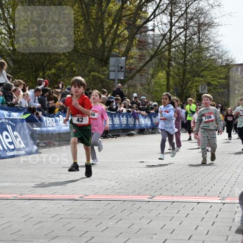 12.04.2026 - 45. Internationalen Wilhelmsburger Insellauf J. Mangold http://msf.ph/oto/9521031 12.04.2026 14:10:33 Ziel 1513, 909, 708, 615, 184, 187, 42, 706, 246, 243, 717, 724, 929 meine-sportfotos.de