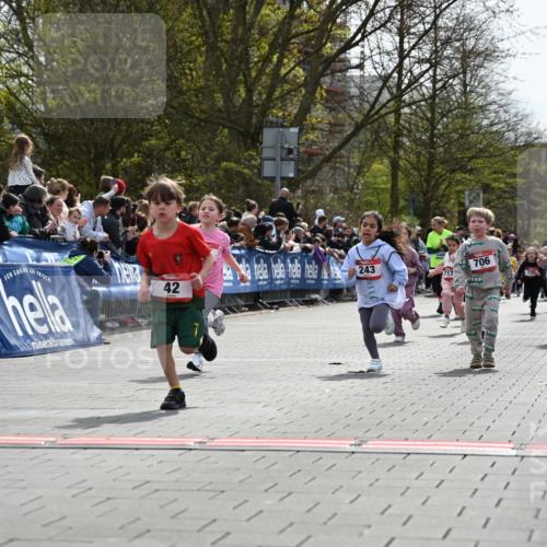 12.04.2026 - 45. Internationalen Wilhelmsburger Insellauf J. Mangold http://msf.ph/oto/9521033 12.04.2026 14:10:33 Ziel 1513, 909, 708, 615, 184, 187, 42, 706, 246, 243, 717, 724, 929 meine-sportfotos.de